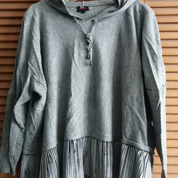 Pullover sweater - Picture 1 of 1